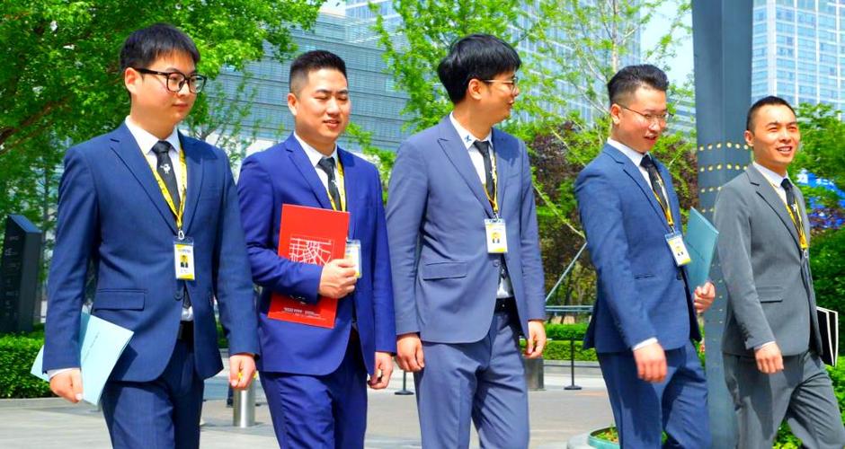 以信立业 房地产经纪人如何通过专业形象与服务细节赢得客户信任